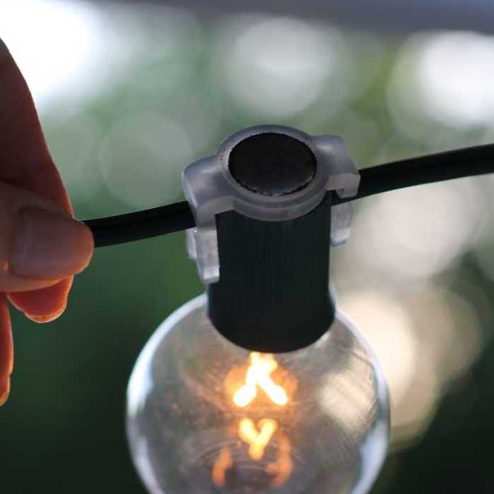 100 C7 Christmas Light Clips