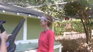 Video: How strong are magnetic Christmas light clips?