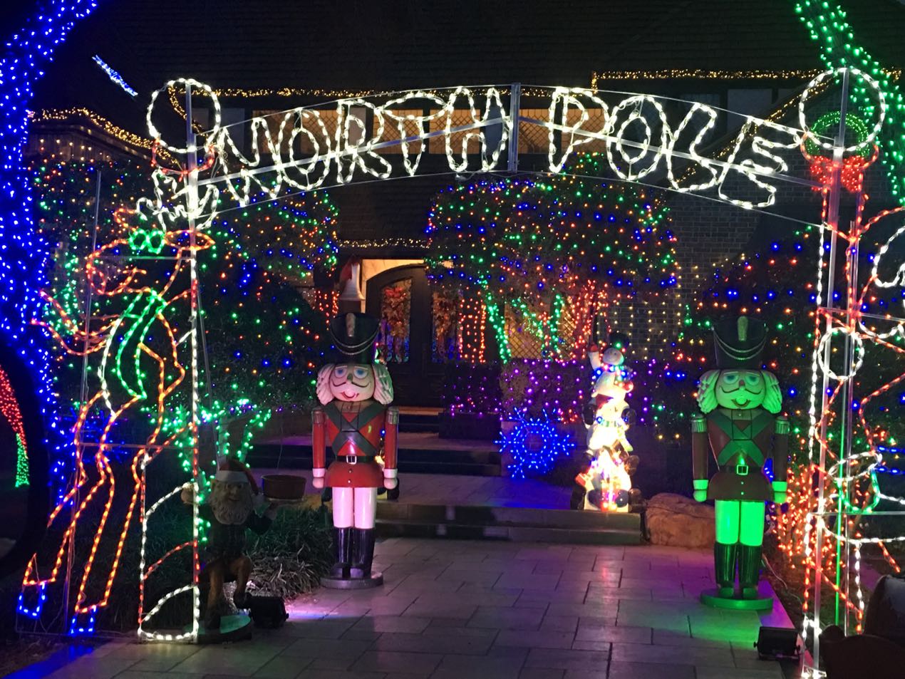 Gary's Phenomenal Christmas Display!!