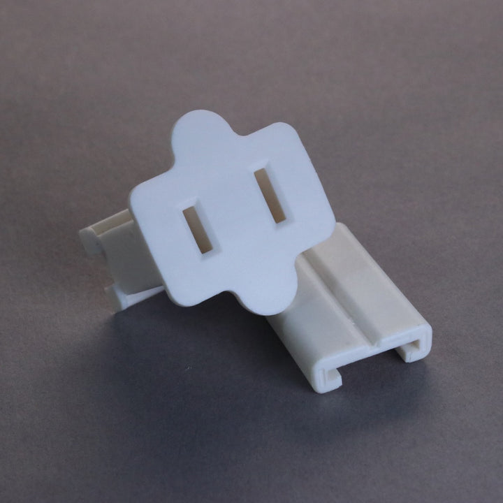 Female Gilbert Plug SPT-1 White