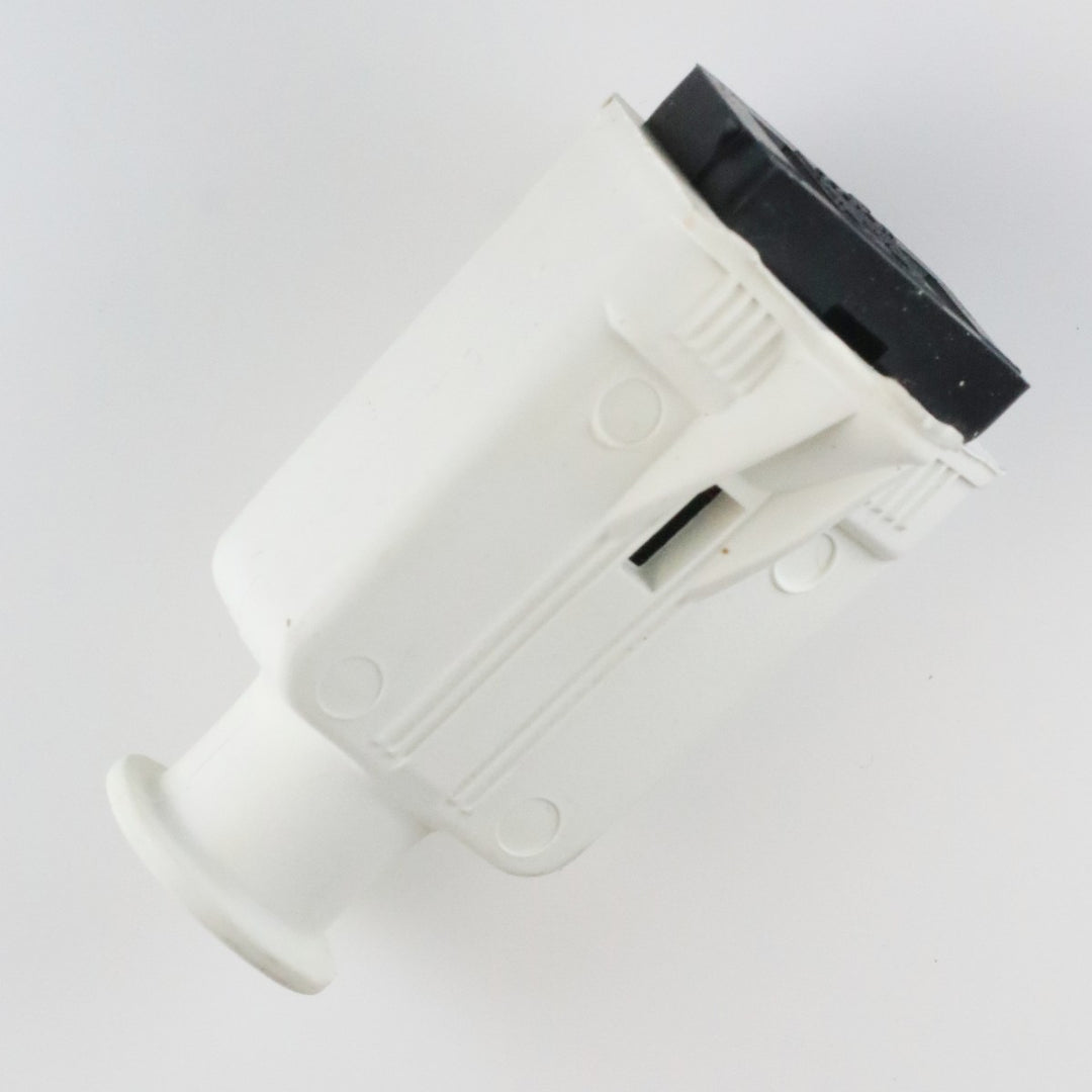 15 AMP rubberized female white plug